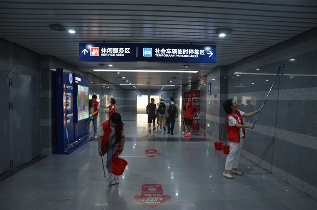城投集團(tuán)開展“創(chuàng)衛(wèi)迎暗訪、全城大掃除”主題志愿活動