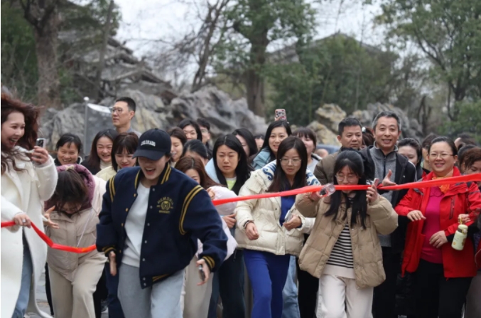 市城投集團(tuán)開(kāi)展“團(tuán)結(jié)一心 拼搏進(jìn)取 奮戰(zhàn)2025”迎新年登山、健步走活動(dòng)